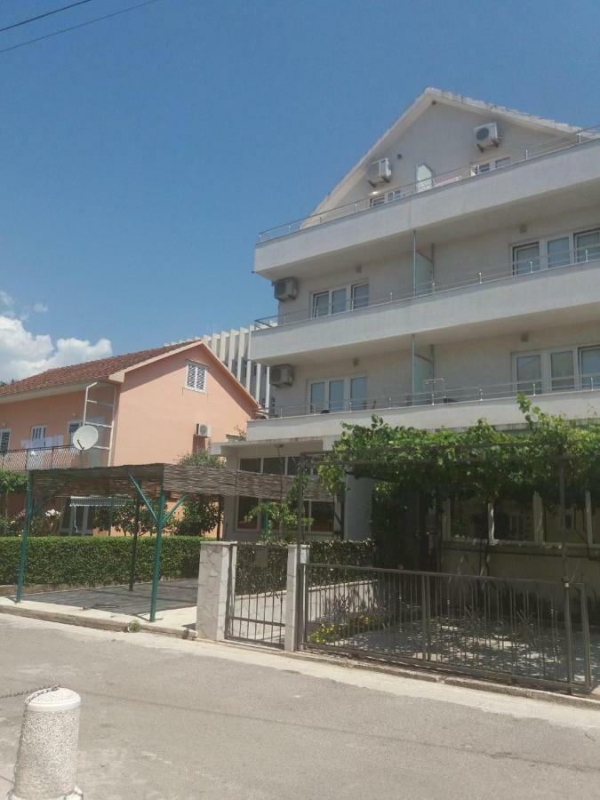 Mona&Mike Apartments Tivat Ngoại thất bức ảnh